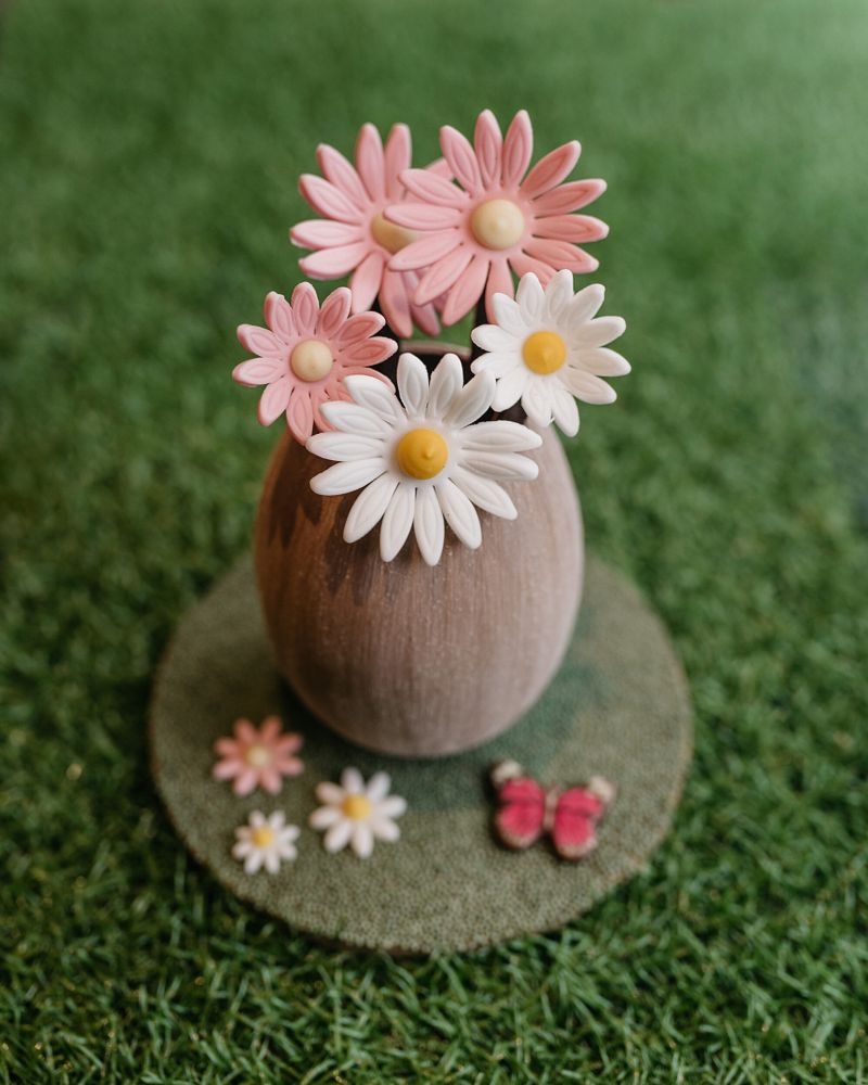 Chocolade bloemenvaas met bloemen
