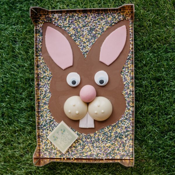 Chocolade paashaas in vensterdoos